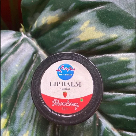Dri-Shim Tibetan Herbal lip balm with different flavour - Picture 6 of 9